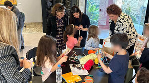 Μεγάλη συμμετοχή παιδιών στο εργαστήριο κατασκευής λαμπάδας 