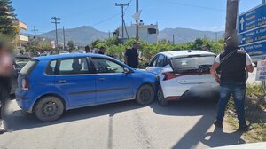 Σφοδρή σύγκρουση οχημάτων στις Μοίρες - Είχαν Άγιο οι επιβάτες