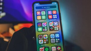 «Ντρίπλα» της Apple για να παρακάμψει τους δασμούς Τραμπ – Μετέφερε αεροπορικώς 600… τόνους iPhones από την Ινδία