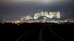 Μοναδικά φωτισμένα Μετέωρα - Ατμόσφαιρα βαθιάς κατάνυξης και μυσταγωγίας δημιουργεί ο δήμος Μετεώρων