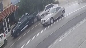 Έκανε αναστροφή, προκάλεσε τροχαίο κι έφυγε... σα να μη τρέχει τίποτα!