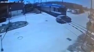 Πάτρα: Βίντεο από τη στιγμή της σύγκρουσης τρένου με ΙΧ