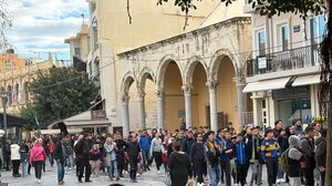 "Χρώμα" Τρίπολης στο Ηράκλειο - Πανηγυρισμοί από 350 οπαδούς στο κέντρο