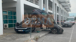 Σκηνές πανικού στο ΟΑΚΑ: "Κόλλησε γκάζι" ΙΧ και "καβάλησε" σταθμευμένα αυτοκίνητα