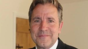 Σε διαθεσιμότητα βουλευτής στη Βρετανία - Συνελήφθη ως ύποπτος για βιασμό ανηλίκου