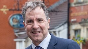 Βρετανία: Συνελήφθη ο βουλευτής Νταν Νόρις για βιασμό και σεξουαλικά αδικήματα κατά ανηλίκων