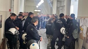 Ασφυκτικά γεμάτο το Δικαστικό Μέγαρο Ηρακλείου για την απολογία του 29χρονου 