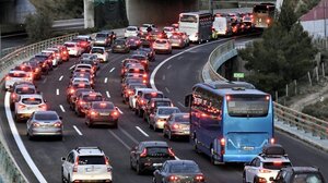 Μετ’ εμποδίων η επιστροφή των εκδρομέων του Πάσχα – Στη Σύρο αποβιβάστηκαν 220 άτομα λόγω λάθους στα εισιτήριά τους