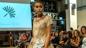 «Σκέψου παγκόσμια, δράσε τοπικά» το θέμα της Fashion Revolution Week 2025