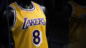 Φανέλα του Κόμπι Μπράιαντ πωλήθηκε για επτά εκατομμύρια δολάρια