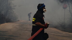 Συνεχίζει να καίει δάσος η φωτιά στο Κεφαλοχώρι Σερρών