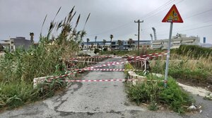 «Ακατάλληλη και επικίνδυνη η γέφυρα» - Κίνδυνος θάνατος η διέλευση