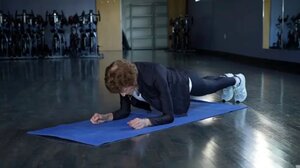 Η 100χρονη «σούπερ γιαγιά» που κάνει σανίδα περισσότερο από τους νεαρούς συναθλητές της