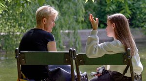 Νέοι σε κρίση ηλικίας και ηλικιωμένοι που "ξανανιώνουν": πως εξηγείται το φαινόμενο