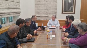 Στον Περιφερειάρχη Κρήτης αντιπροσωπεία του Κινήματος Δημοκρατίας