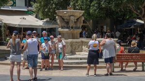 Τουρισμός: Ρεκόρ τουριστικών αφίξεων, αλλά με… περιορισμένα έσοδα