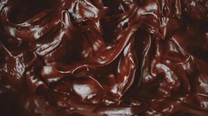 Κακάο: Ο εμπορικός πόλεμος «αγγίζει» και τη σοκολάτα – Γιατί ανησυχεί η αγορά