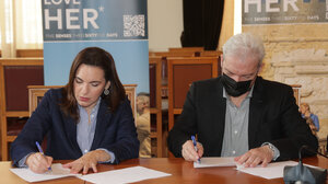 Τουρισμός: Υπογραφές Κεφαλογιάννη - Καλοκαιρινού για τον Οργανισμό Διαχείρισης και Προώθησης Προορισμού