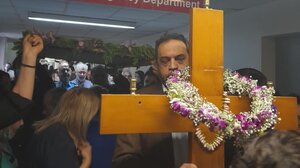 Ο υποδιοικητής που σήκωσε τον Σταυρό στον ναό του νοσοκομείου