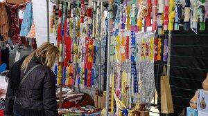 Σε ισχύ το εορταστικό ωράριο ενόψει του Πάσχα - Ανοικτά σήμερα Κυριακή τα καταστήματα