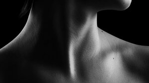 Αναζητείται άνδρας που έπιασε την μητέρα του από τον λαιμό