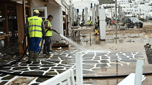 Σε κατάσταση έκτακτης ανάγκης Πάρος και Μύκονος μετά τη σφοδρή κακοκαιρία