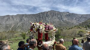 Συγκίνηση στην περιφορά του Επιταφίου στο Λιμνάκαρο