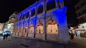 Με μπλε φωτισμό η Λότζια για την παγκόσμια ημέρα αυτισμού