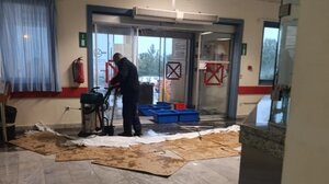 Κακοκαιρία στην Κρήτη: Πλημμύρισε η είσοδος του νοσοκομείου Χανίων!