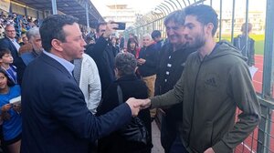 Παραδόθηκε ο νέος στίβος του Δημοτικού Σταδίου Αγίου Νικολάου παρουσία Πομάσκι και Τεντόγλου