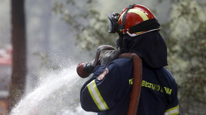 Φωτιά: Στις φλόγες αγροτοδασική έκταση στο Κορωπί
