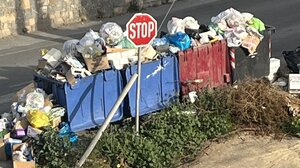 Έκαναν Πάσχα ... με σκουπίδια!