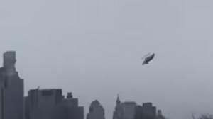 Βίντεο: Η στιγμή που το ελικόπτερο πέφτει στον ποταμό Χάντσον