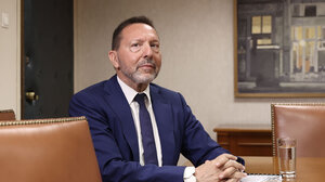 Στουρνάρας: Αλλαγές στη φορολογία υπέρ των μισθωτών