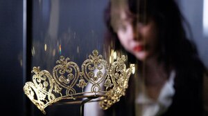 Κοσμήματα και ιστορικοί πολύτιμοι λίθοι στην έκθεση «Cartier» στο Μουσείο V&A