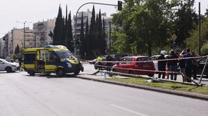 Τροχαίο στο Παγκράτι: Σε σοβαρή κατάσταση δύο γυναίκες - Τι λένε αυτόπτες μάρτυρες