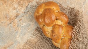 Πάσχα: Συνταγή για παραδοσιακό τσουρέκι με μαστίχα