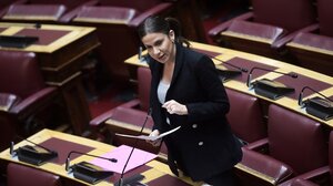 Ελ.Βατσινά: Ωμή παραδοχή από το Υπουργείο Παιδείας - Αγνοεί 400.000 αποφοίτους 