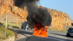 Όχημα τυλίχτηκε στις φλόγες στον ΒΟΑΚ - Δείτε βίντεο 