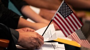 Η υποβολή αίτησης για άσυλο στις ΗΠΑ ενδέχεται να κοστίζει 1.000 δολάρια προσεχώς