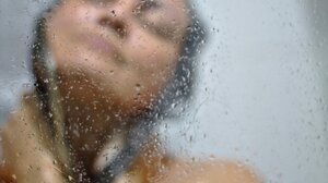 Η μελωδία της ευτυχίας: Το να τραγουδάς στο ντους κάνει καλό