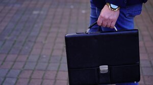 Η χαμένη τσάντα και ο εργαζόμενος που παρέδωσε μαθήματα ανθρωπιάς!