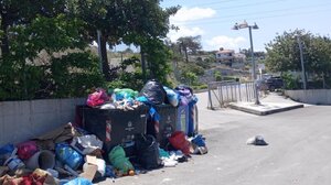 Το Ηράκλειο πνίγεται από τα σκουπίδια