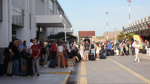 Ακυρώσεις πτήσεων σε Ηράκλειο και Χανιά εξαιτίας των θυελλωδών νοτιάδων