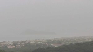 Η αφρικανική σκόνη "εξαφάνισε" τα Λευκά Όρη και τη νησίδα των Αγίων Θεοδώρων 