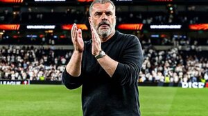 Άγγελος Ποστέκογλου: Πόσα βγάζει ο πρώτος Έλληνας προπονητής με ευρωπαϊκό τίτλο στο ποδόσφαιρο