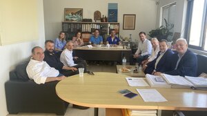 Με τους δημάρχους του Ηρακλείου και του Λασιθίου συναντήθηκαν οι εργαζόμενοι στις ΔΟΥ
