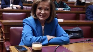 Το καυστικό σχόλιο Μπακογιάννη για το άρθρο Σαμαρά και την κριτική στον Μητσοτάκη