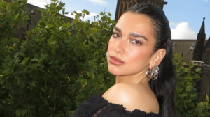 Σε δημοπρασία για καλό σκοπό η σπάνια Porsche της Dua Lipa