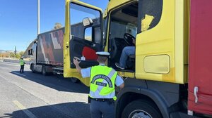 Έλεγχοι της Τροχαίας ΒΟΑΚ σε λεωφορεία και φορτηγά: Βεβαιώθηκαν 574 παραβάσεις